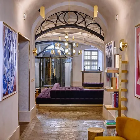 H15 Luxury Palace - Destigo