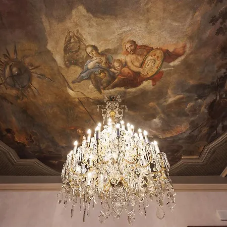 Hotel H15 Luxury Palace - Destigo